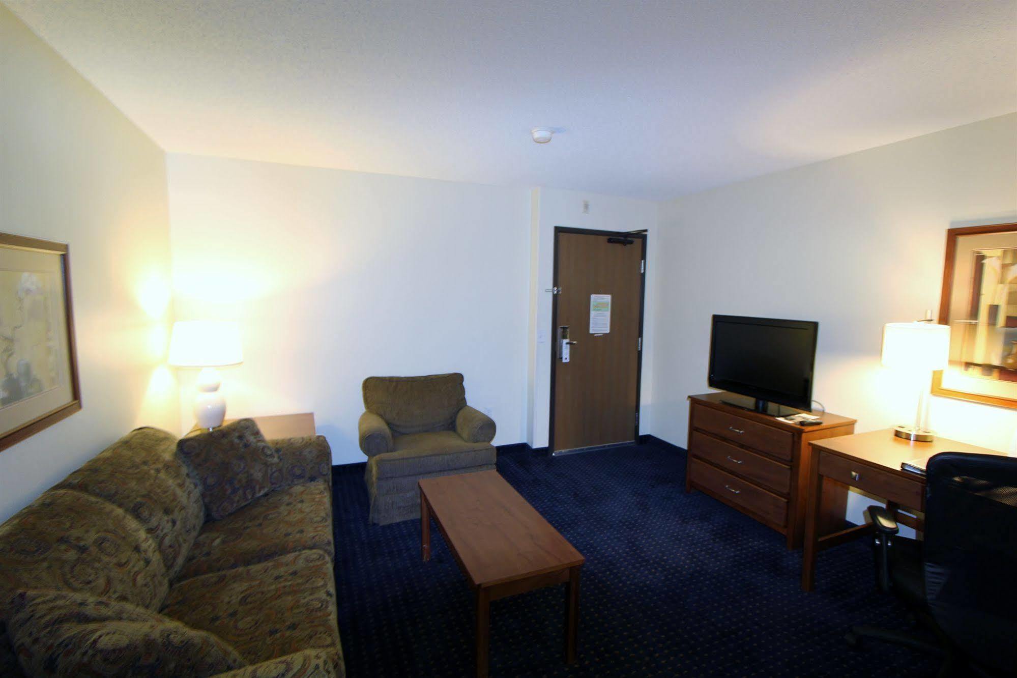 Americinn By Wyndham Cedar Rapids Airport Exterior foto
